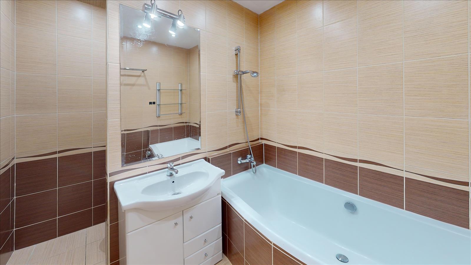 638778963799315547_24-Gen-Hrusky-Bathroom.jpg